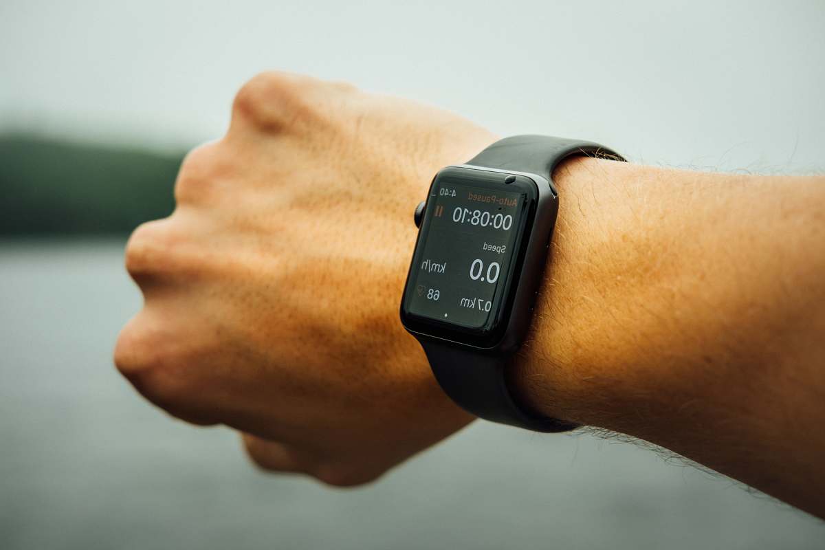 digital watch space gray aluminum case Apple watch cell phone